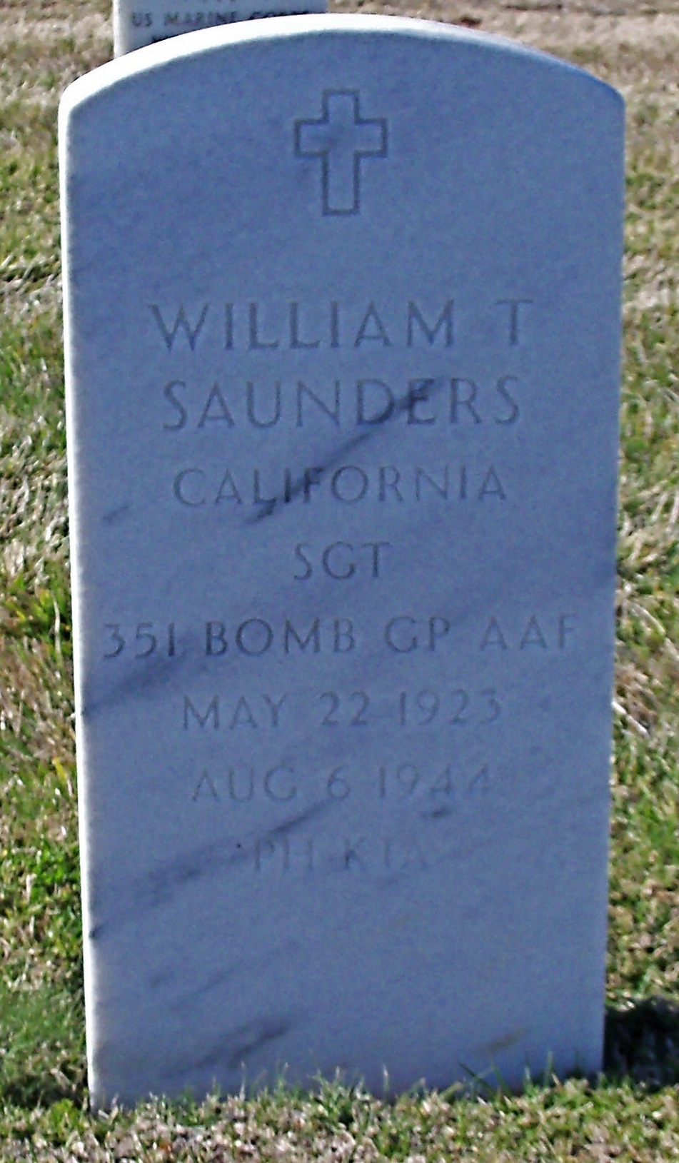 Crew photo: Saunders, mission 185, 6 Aug 1944 (351st Bomb Group Association)