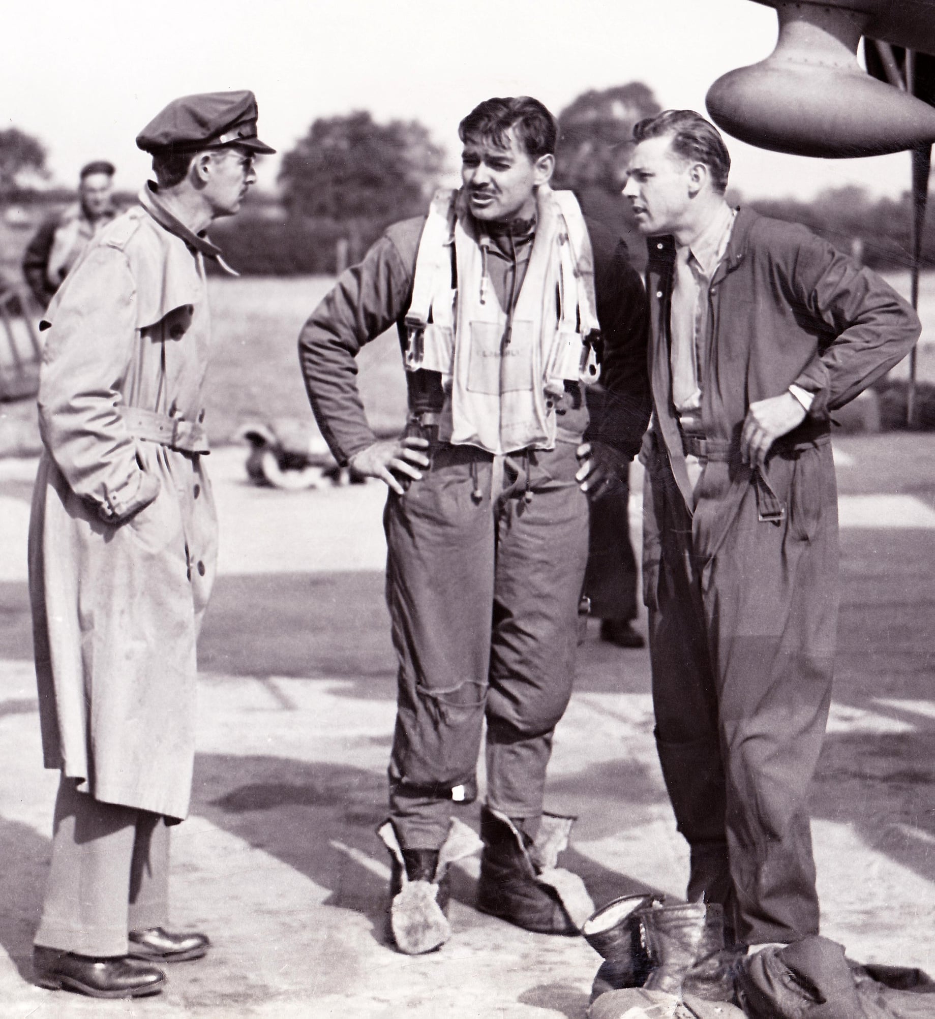 Clark Gable and Bob Burns after the Nantes mission, September 23, 1943